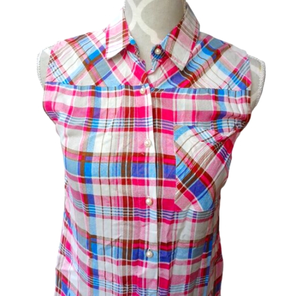 NEW! XS Papillon Blouse - sleeveless with pearl like buttons (4541